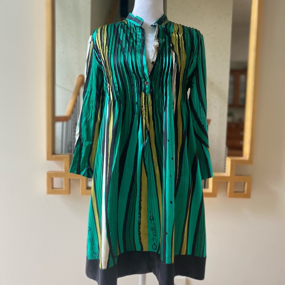 Bebe green silk dress with tie and front pleats